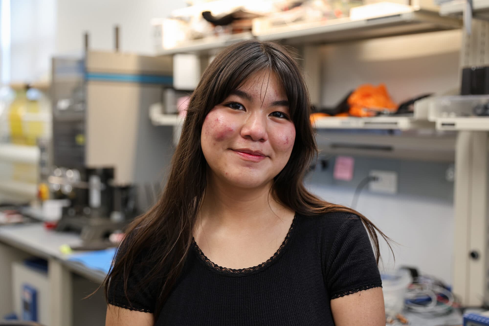 Courtney Chavez, Cobell Undergraduate Scholar, in the lab